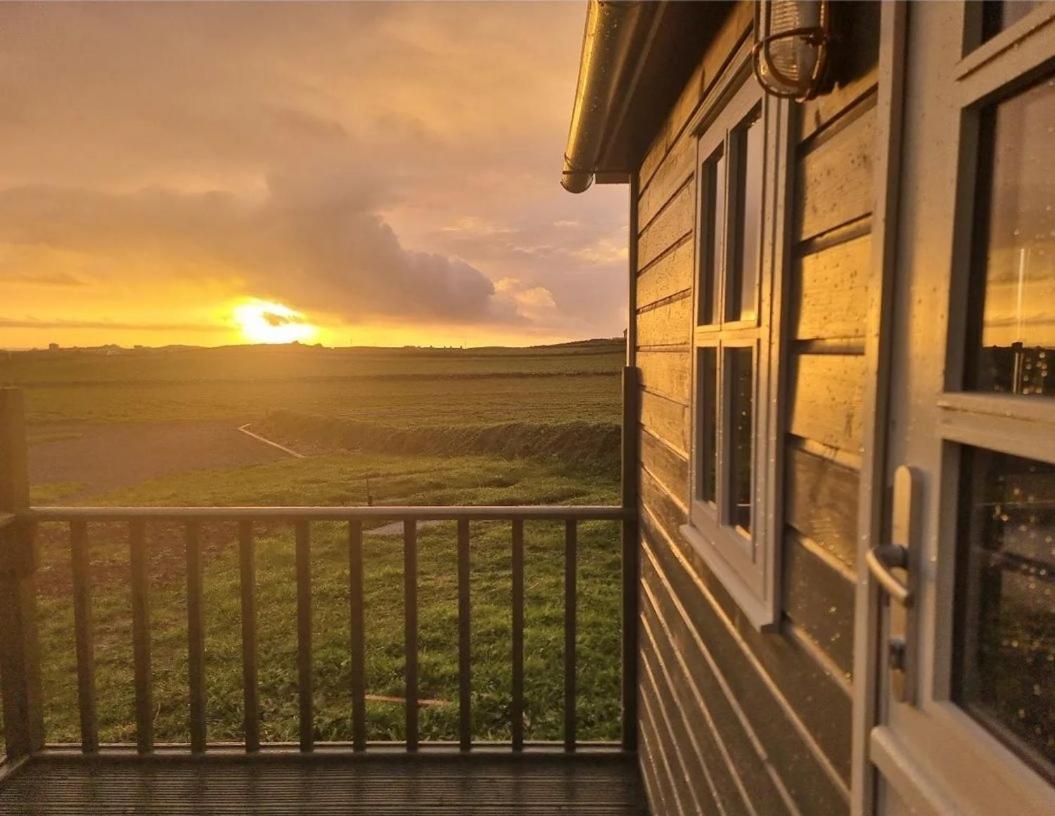 Wild Meadow Huts Villa Doolin Bagian luar foto