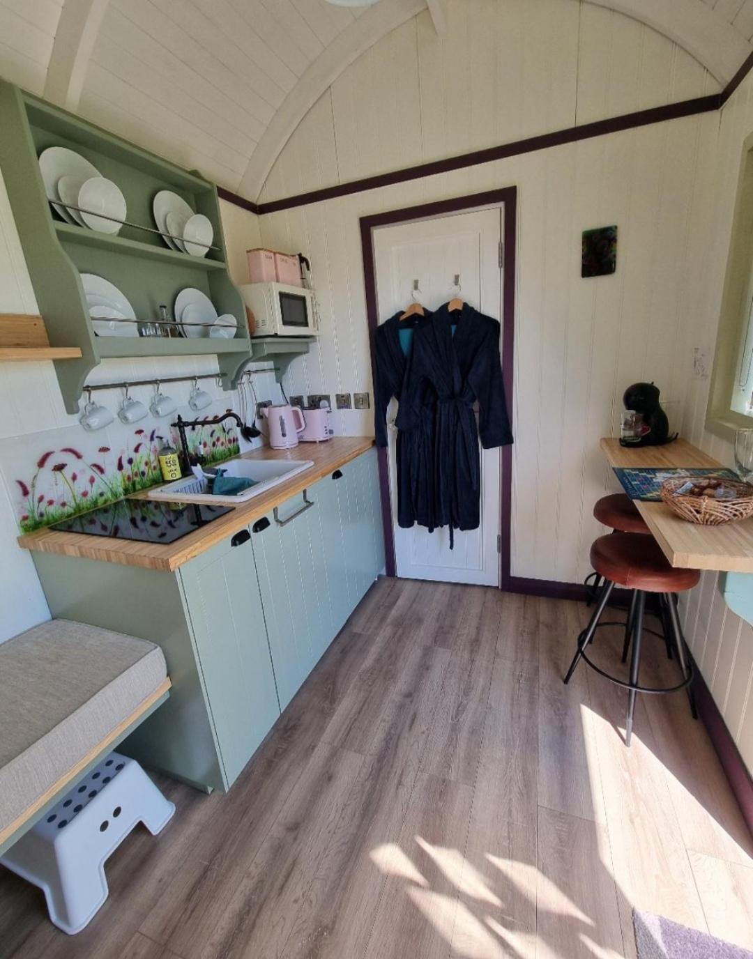 Wild Meadow Huts Villa Doolin Bagian luar foto