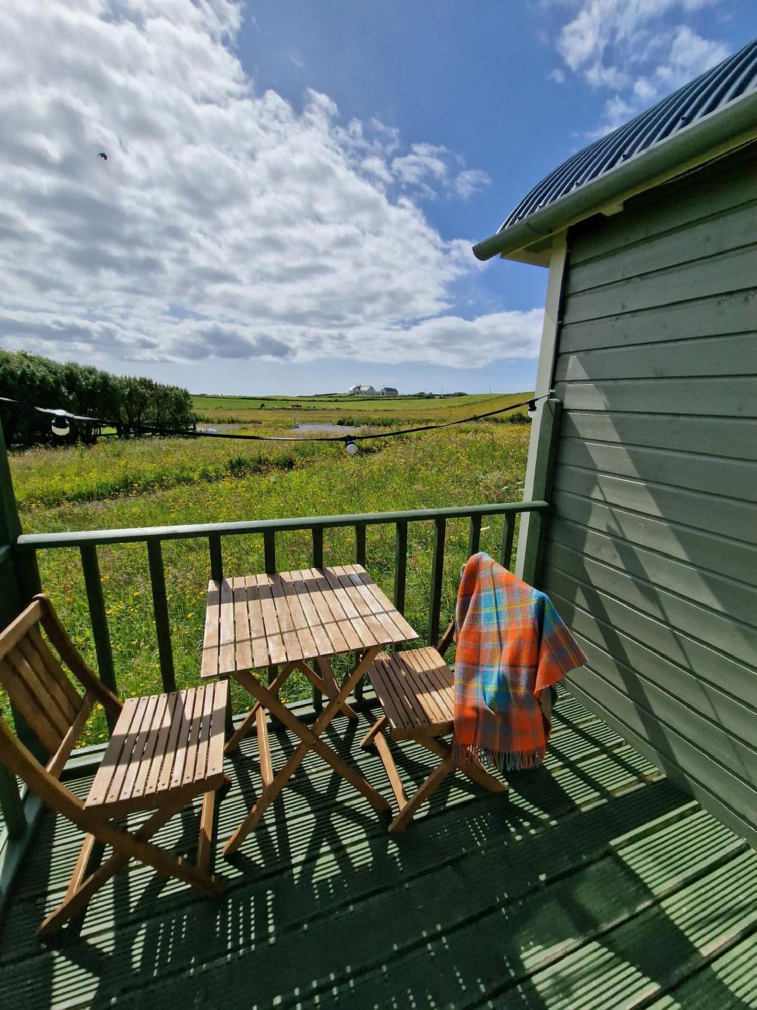 Wild Meadow Huts Villa Doolin Bagian luar foto