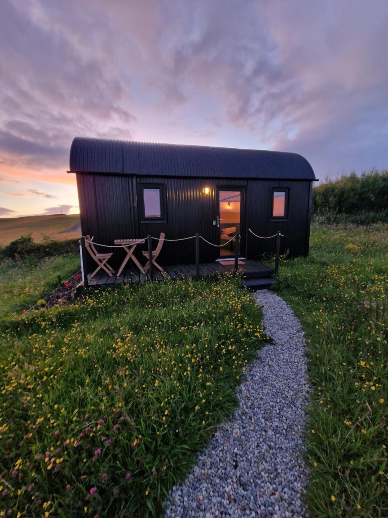 Wild Meadow Huts Villa Doolin Bagian luar foto